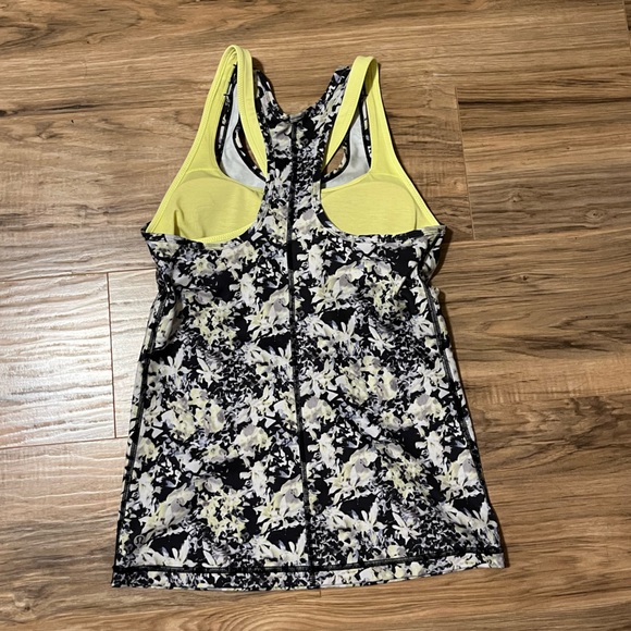 Lululemon Inspiration Tank II - Size 6, EUC - Picture 4 of 6